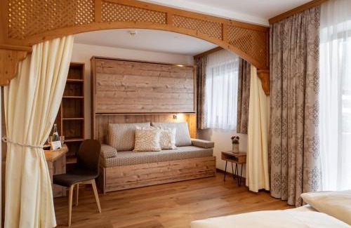 Mayrhofen Hotel | Relax at Hotel Garni Ferienhof: Oceanfront Oasis Awaits
