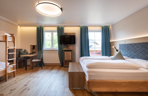 Leopoldskron-Moos Hotel | Cozy Hotel Garni Frauenschuh: 4-Star with Ocean Views