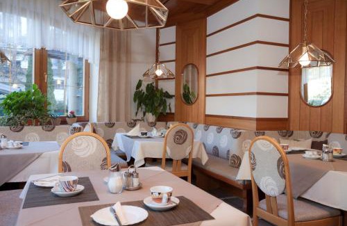 Oetztal-Bahnhof Bed & Breakfast | Guest Favorite: Hotel Garni Gletschertor with Hot Tub