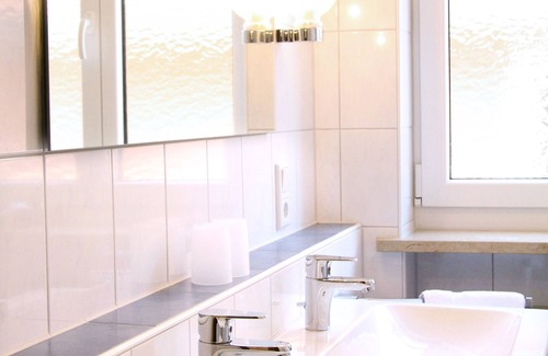 Bad Windsheim Hotel | Discover Hotel Garni Goldener Schwan: Family-Friendly Stay