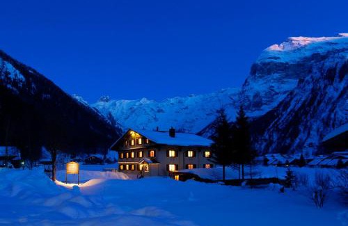 Engelberg Hotel | Discover Hotel Garni Hostatt: Oceanfront Getaway with Pets