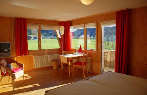 Engelberg Hotel | Discover Hotel Garni Hostatt: Oceanfront Getaway with Pets