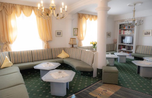 Medraz Hotel | Experience Relaxation at Hotel Garni Hubertus with Spa & Pool