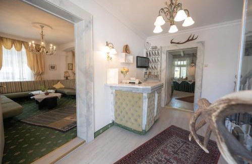 Medraz Hotel | Discover Hotel Garni Hubertus: Poolside Oceanfront Retreat
