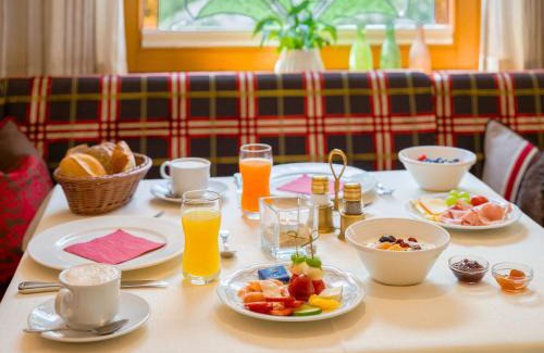 Vorderlanersbach Hotel | Elegant Hotel-Garni Jakober: 4-Star Retreat with Hot Tub