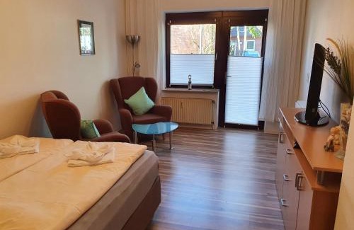 Uttel Hotel | Cozy Hotel Garni Kröger: Pet Friendly with Breakfast Included