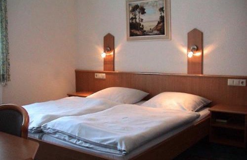 Neu-Ulm House | Family-Friendly Retreat at Hotel Garni Kreuzäcker