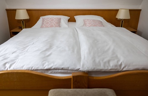 Ulm Hotel | Guest Rated Hotel Garni Lehrertal with Family-Friendly Dining