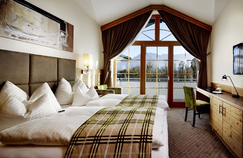 Wals Hotel | Discover Hotel Garni Melanie: 4-Star with Ocean View & Spa