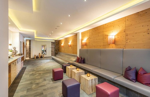 Wals Hotel | Discover Hotel Garni Melanie: 4-Star with Ocean View & Spa