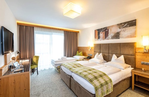 Wals Hotel | Discover Hotel Garni Melanie: 4-Star with Ocean View & Spa