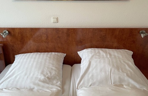 Merkenich Hotel | Comfortable Stay at Hotel Garni Merkenich with Breakfast