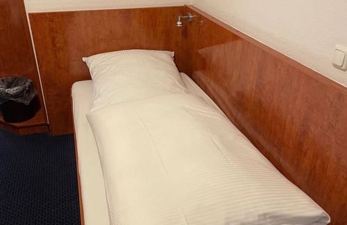 Merkenich Hotel | Comfortable Stay at Hotel Garni Merkenich with Breakfast