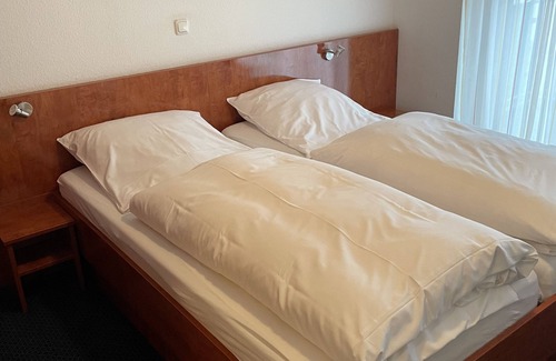Merkenich Hotel | Comfortable Stay at Hotel Garni Merkenich with Breakfast