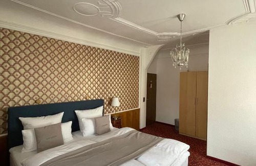 Bad Urach Bed & Breakfast | Pet-Friendly Retreat at Hotel Garni Ratstube - Rated 7.8/10