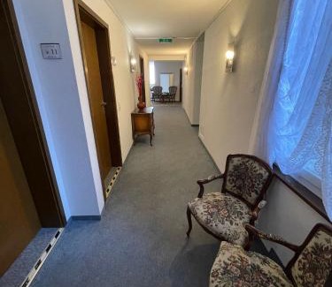 Bad Urach Bed & Breakfast | Pet-Friendly Retreat at Hotel Garni Ratstube - Rated 7.8/10