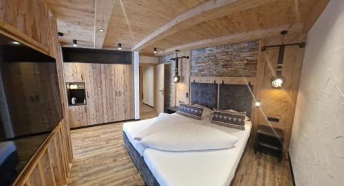 Fuegenberg Hotel | Elegant Hotel Garni Romantik: Oceanfront & Spa Retreat