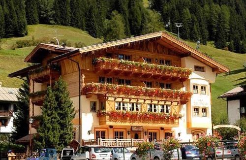 San Giovanni di Fassa Hotel | Relax at Hotel Garni San Nicolò: Rated 9.1 with Spa & Hot Tub