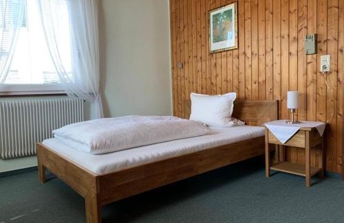 Nuertingen Bed & Breakfast | Welcoming Hotel Garni Siedlerstube - Child Friendly Retreat