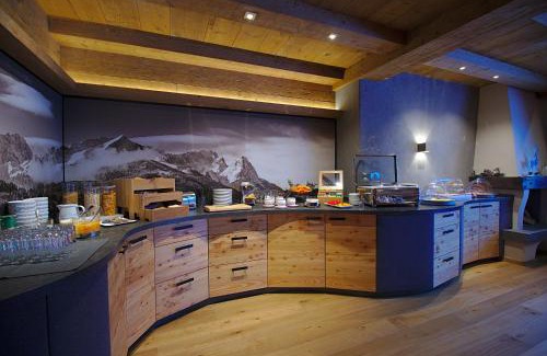 Farchant Hotel | Discover Hotel Garni Zugspitz: Rated 9.4 with Restaurant