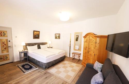 Obergunzburg Hotel | Cozy Gasthof Engel with Oceanfront Views and Pet-Friendly Stay