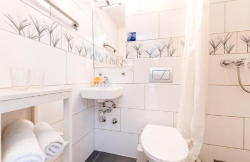 Obergunzburg Hotel | Cozy Gasthof Engel with Oceanfront Views and Pet-Friendly Stay