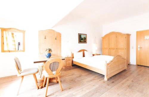 Obergunzburg Hotel | Cozy Gasthof Engel with Oceanfront Views and Pet-Friendly Stay