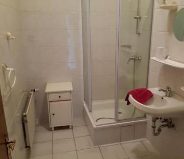 Bad Freienwalde Hotel | Cozy Hotel-Garni "Zum Löwen" with Hot Tub & Pet-Friendly Stay