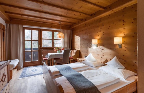 Erl House | Pet-Friendly Hotel Gasthof Blaue Quelle with Breakfast Included