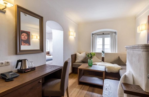 Erl House | Pet-Friendly Hotel Gasthof Blaue Quelle with Breakfast Included
