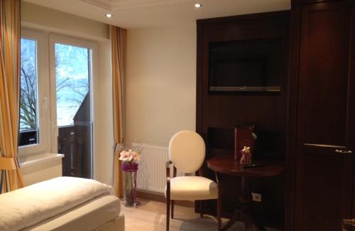 St. Gilgen Hotel | Oceanfront Getaway at Hotel & Gasthof Fürberg with Hot Tub