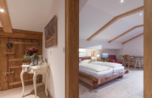 Kufstein Hotel | Scenic Hotel Gasthof Felsenkeller with Oceanfront Views