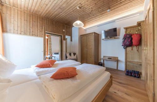 Lienz Hotel | Welcoming Hotel Gasthof Gribelehof with Hot Tub & Breakfast