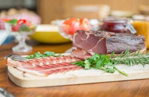 Enkering Hotel | Discover Hotel Gasthof Heckl: Pet-Friendly Stay & Breakfast