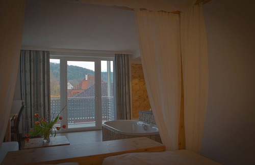Enkering Hotel | Discover Hotel Gasthof Heckl: Family-Friendly Getaway