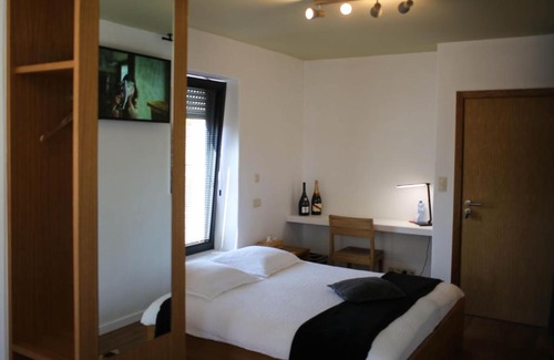 Erpe-Mere Hotel | Discover Hotel Gasthof Kapelhof: Pet-Friendly Bliss