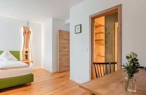 Kinding Hotel | Cozy Hotel Gasthof Krone: Family-Friendly with Dining Options