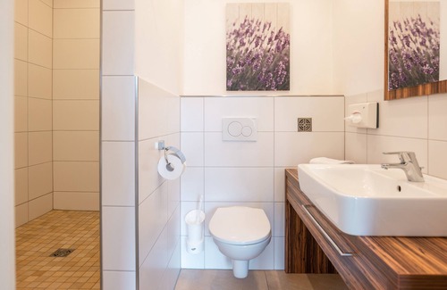 Kinding Hotel | Cozy Hotel Gasthof Krone: Family-Friendly with Dining Options