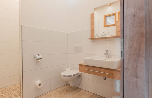 Kinding Hotel | Cozy Hotel Gasthof Krone: Family-Friendly with Dining Options