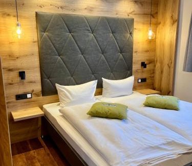 Fulda Hotel | Discover Hotel Gasthof Metzgerei Drei Linden - Pet Friendly Stay