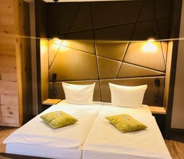 Fulda Hotel | Discover Hotel Gasthof Metzgerei Drei Linden - Pet Friendly Stay