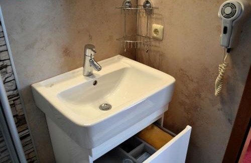 Markt Einersheim Hotel | Pet-Friendly Hotel-Gasthof Rotes Roß with Great Reviews