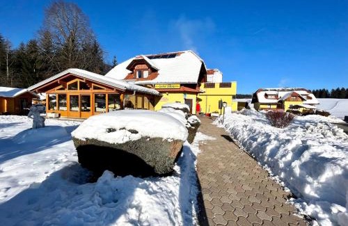 Zeutschach House | Cozy Hotel Gasthof Seeblick with Ocean View & Spa Amenities