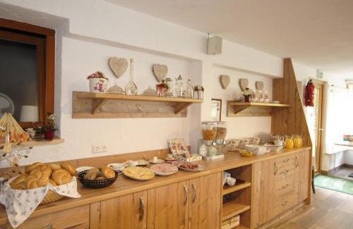 Zeutschach House | Cozy Hotel Gasthof Seeblick with Ocean View & Spa Amenities