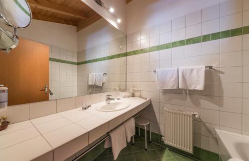 Niederthai Hotel | Experience Hotel Gasthof Stuibenfall with Oceanfront Views