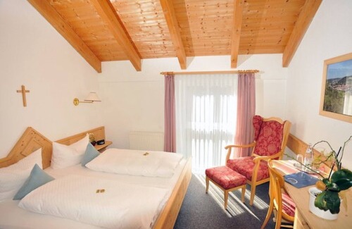 Beilngries Hotel | Guest Favorite: Hotel Gasthof Zum Hirschen with Pool & Breakfast