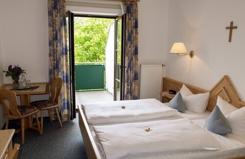 Beilngries Hotel | Guest Favorite: Hotel Gasthof Zum Hirschen with Pool & Breakfast