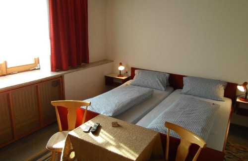 Kisslegg Hotel | Pet-Friendly Hotel Gasthof zum Neubau with Hot Tub & Breakfast