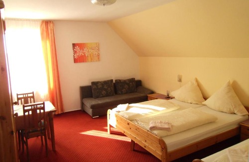 Kisslegg Hotel | Pet-Friendly Hotel Gasthof zum Neubau with Hot Tub & Breakfast