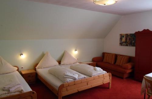 Kisslegg Hotel | Pet-Friendly Hotel Gasthof zum Neubau with Hot Tub & Breakfast